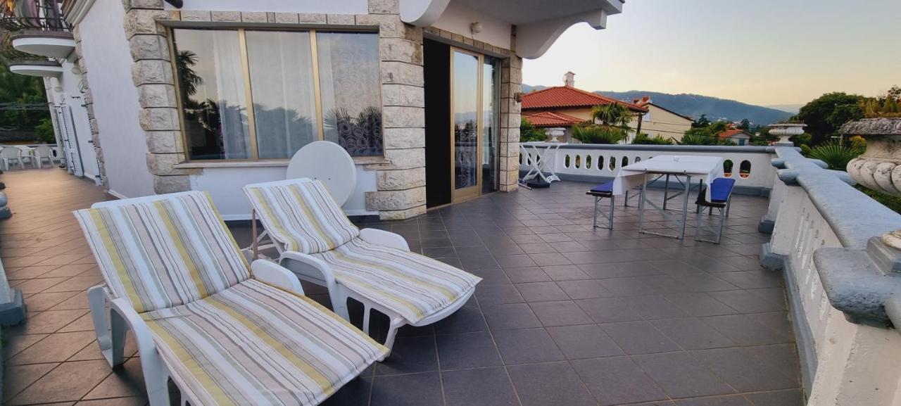 Villa Niki Rezine Ловран Екстериор снимка