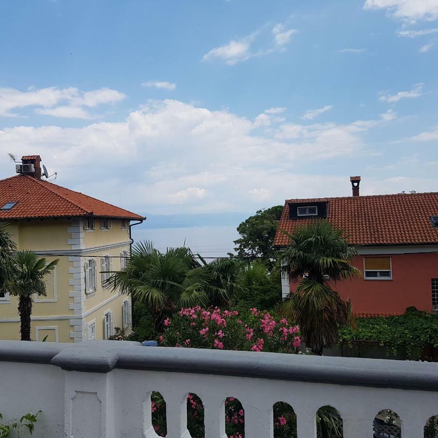 Villa Niki Rezine Ловран Екстериор снимка