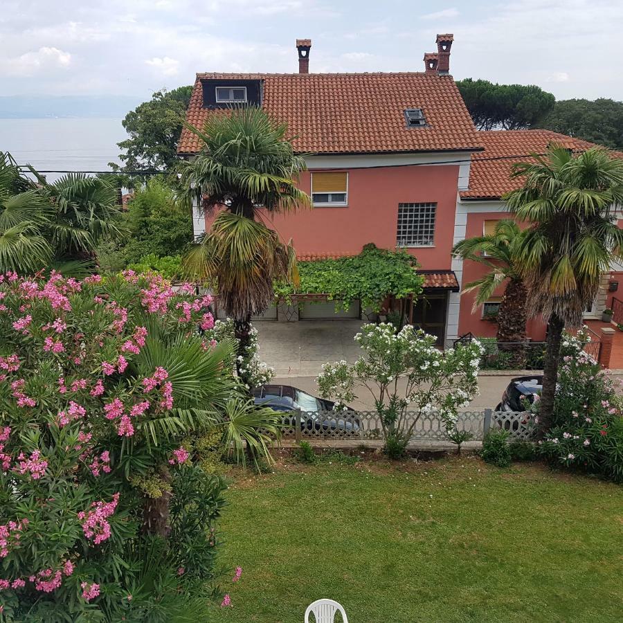 Villa Niki Rezine Ловран Екстериор снимка