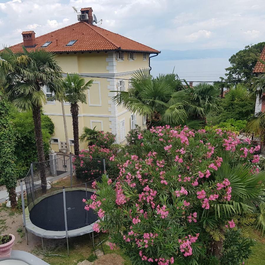 Villa Niki Rezine Ловран Екстериор снимка