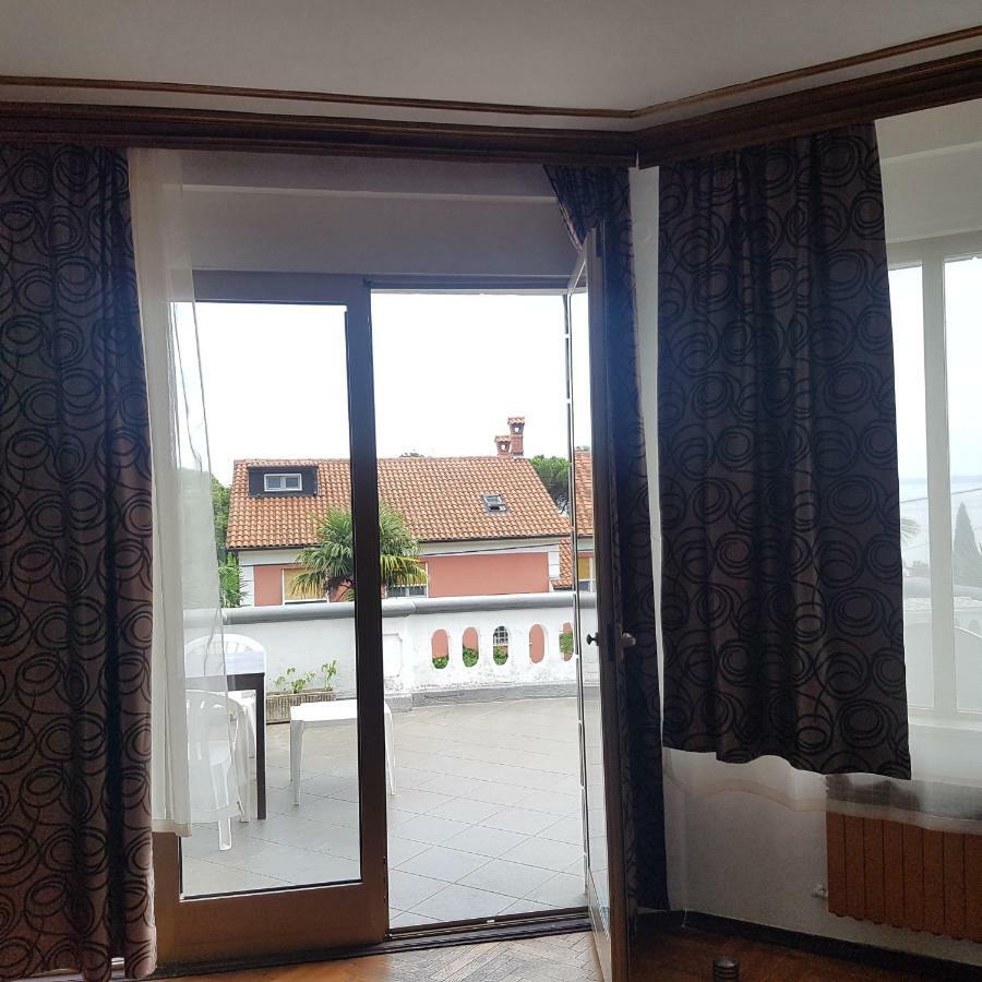 Villa Niki Rezine Ловран Екстериор снимка