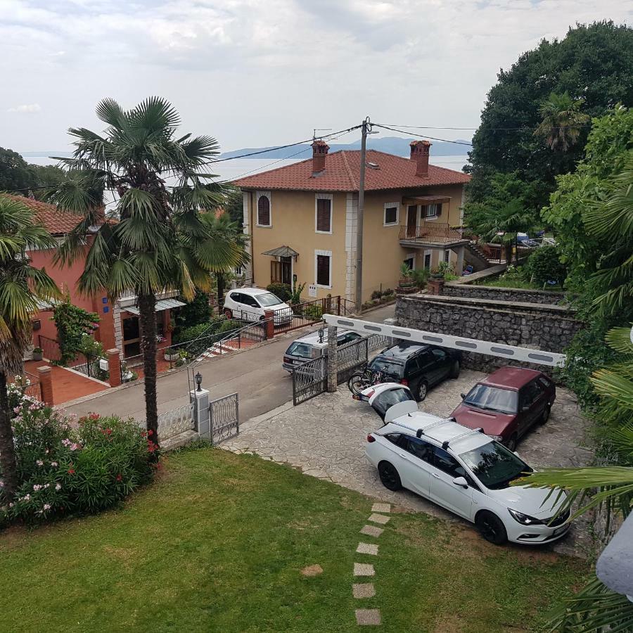 Villa Niki Rezine Ловран Екстериор снимка